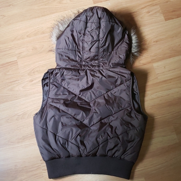 NWT Brown vest with fur hood - Picture 3 of 5